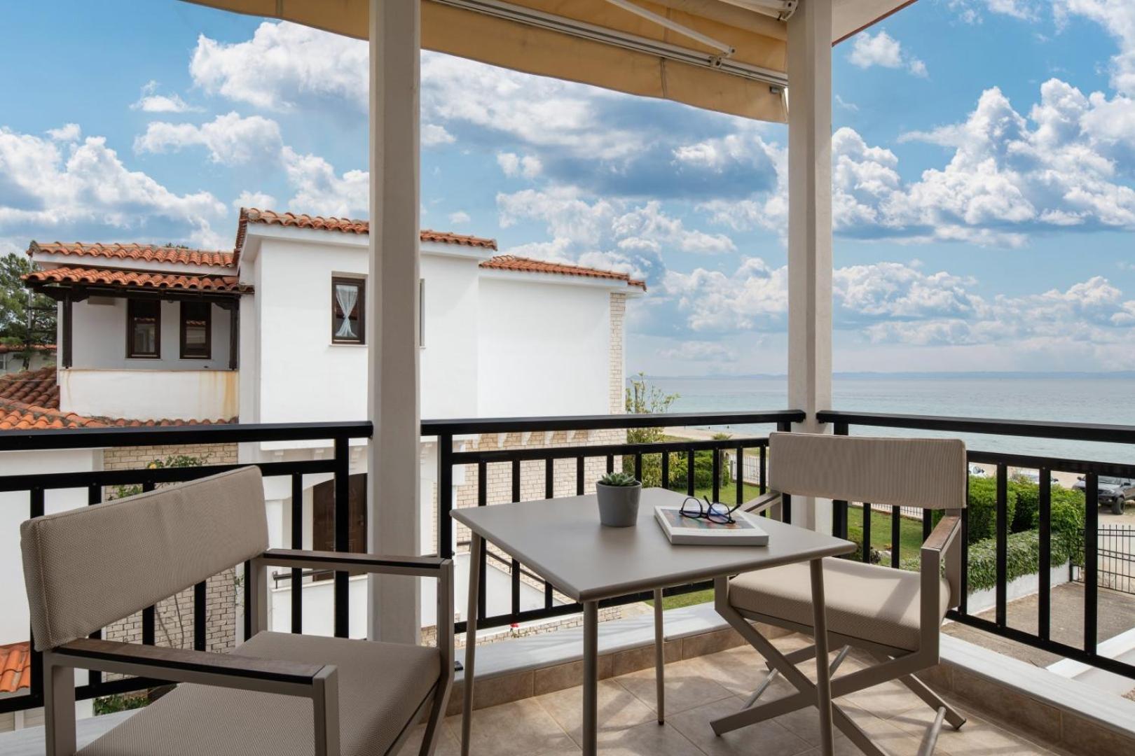 Assano Seafront Luxury Apartman Nikíti Kültér fotó